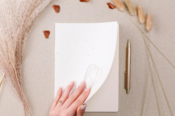 Блокнот CLAIREFONTAINE Tulip paper A5 90 г/м2 32 л, в точку, на скобах RH-813066C