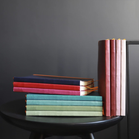 Блокнот RHODIARAMA Softcover A5 90 г/м2 80 л, в линию, на резинке, светло-красный RH-117371C