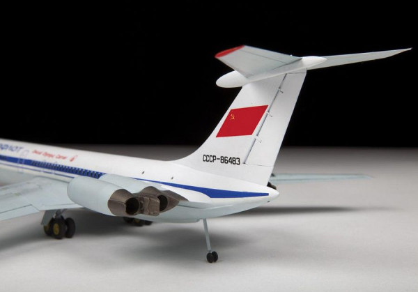 Сборная модель: Самолет "Ил-62М", З-7013