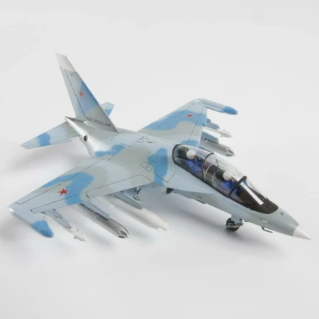 Сборная модель: Самолет "Як-130" З-7307