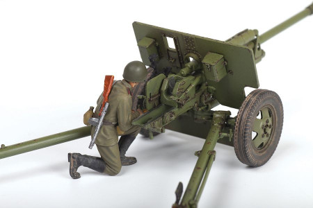 Сборная модель: Советская 76-мм противотанковая пушка ЗИС-3 с расчётом З-3671