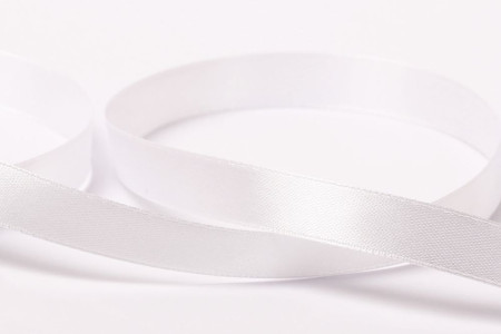 Лента атласная GAMMA 12 мм (1/2") 33 м ± 2 м №001 белый LEN-12-001
